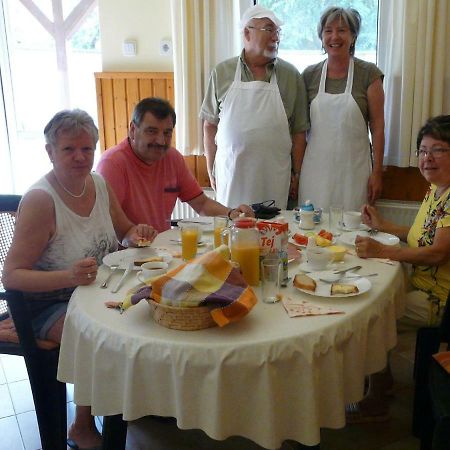 Mo-Ha Panzio Bed & Breakfast Torokszentmiklos Bagian luar foto