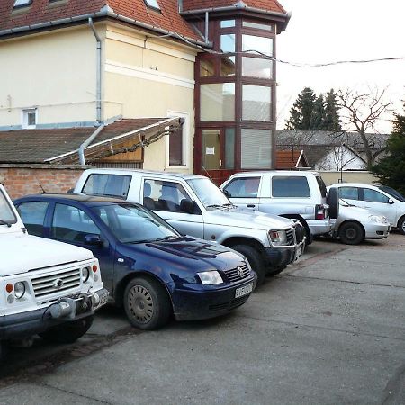 Mo-Ha Panzio Bed & Breakfast Torokszentmiklos Bagian luar foto