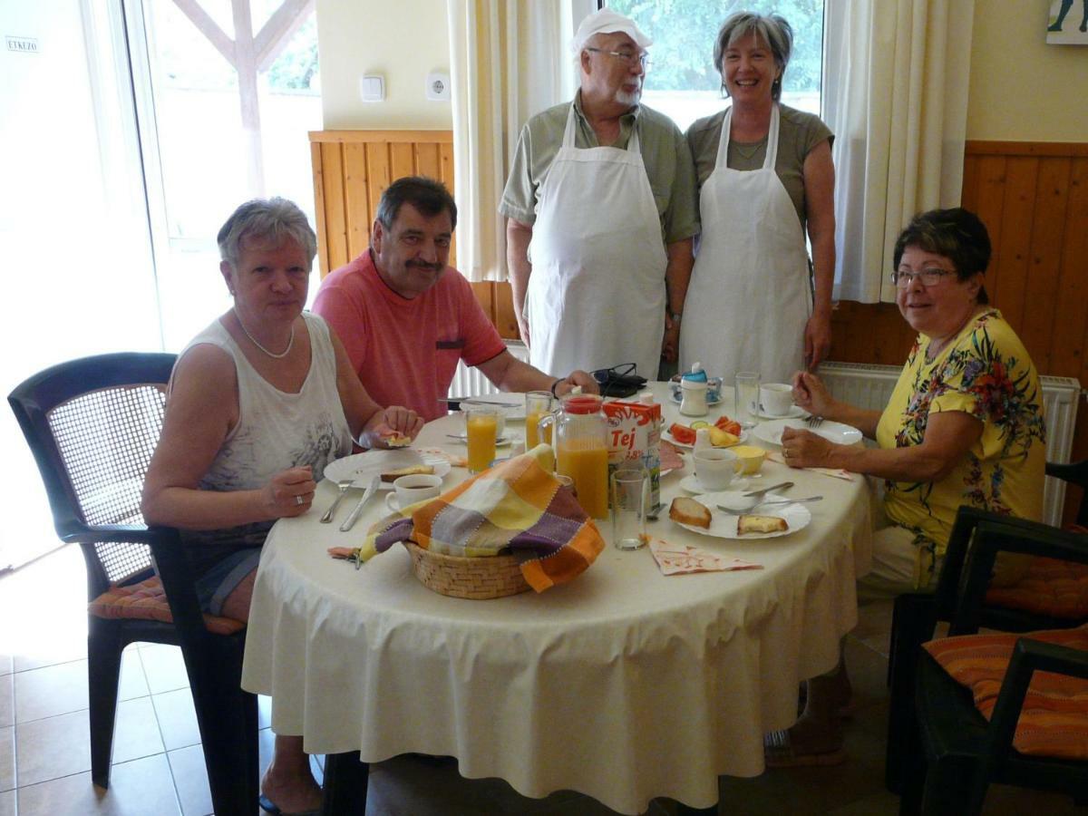 Mo-Ha Panzio Bed & Breakfast Torokszentmiklos Bagian luar foto
